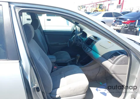 2004 Toyota Camry Le V6 z USA, uszkodzony, nr VIN 4T1BF32K24U066485